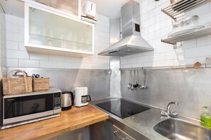 Apartment, 1 Bedroom, Non Smoking | Private kitchen | Full-sized fridge, microwave, oven, stovetop - Platinum Apartments next to Hyde Park 9988 (London)