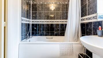 Apartment, 2 Bedrooms | Bathroom | Combined shower/tub, rainfall showerhead, free toiletries, hair dryer