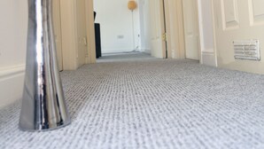 Hallway - HiikotsHomes - Purfleet (Purfleet)