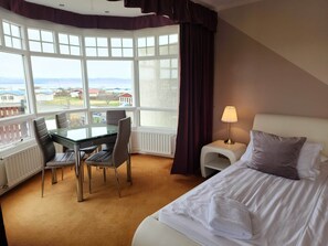 Appartement, 1 chambre | Repas dans la chambre