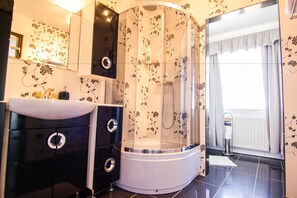 Bathroom - Kiljan Apartments (Blönduós)