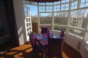 Studio | In-room dining
