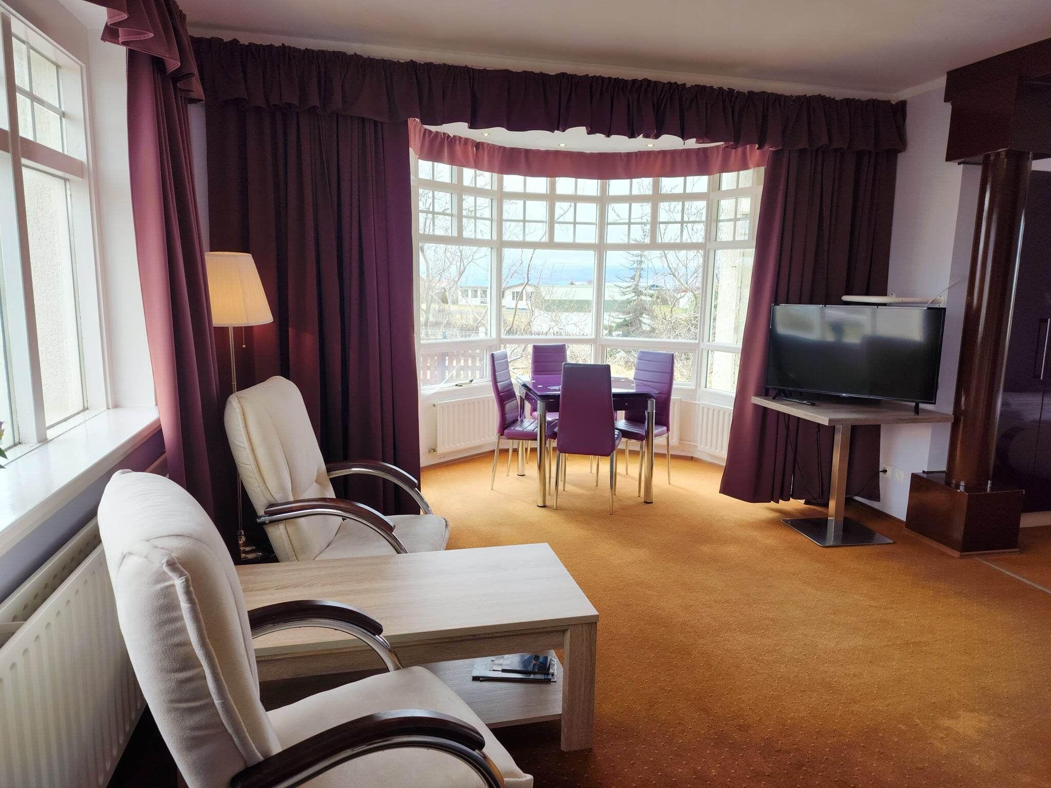 studio | blackout curtains, soundproofing, free wifi, bed sheets