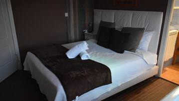 Suite (Choco) | Individually decorated, individually furnished, desk, blackout drapes