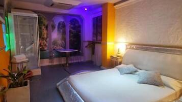 Suite (Ibiza) | Individuell dekoriert, individuell eingerichtet, Schreibtisch