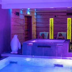 Espace de soins pour les couples, sauna, bain à remous, hammam