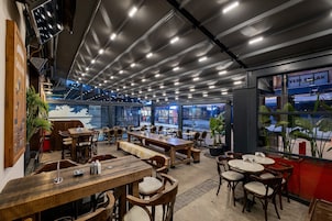 Breakfast, lunch and dinner served