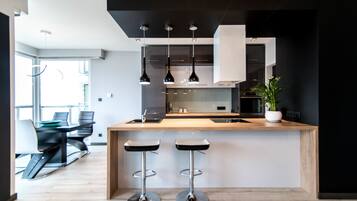 Apartment, 3 Bedrooms, 2 Bathrooms (Ericius II) | Private kitchenette | Fridge, microwave, oven, stovetop