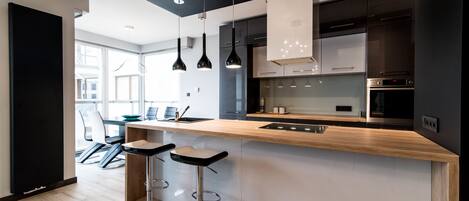 Apartment, 3 Bedrooms, 2 Bathrooms (Ericius II) | Private kitchenette | Fridge, microwave, oven, stovetop