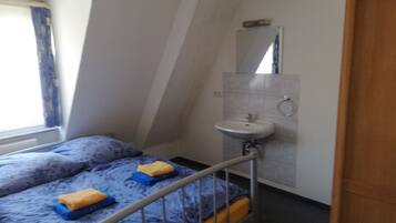 Basic-Doppelzimmer, Gemeinschaftsbad, Stadtblick | Innenbereich