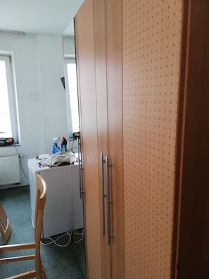 Basic Quadruple Room, Shared Bathroom | Interior