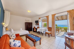 Caja de seguridad en la habitación, escritorio y cortinas blackout 