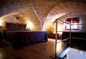 Desk, iron/ironing board, rollaway beds, free WiFi