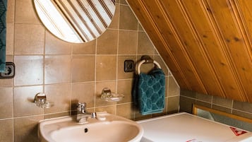 Studio (Apartment) | Badezimmer | Dusche, Haartrockner, Handtücher