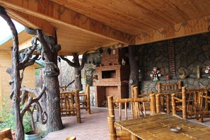 Kylskåp, spishäll, kaffe- och tebryggare och vattenkokare