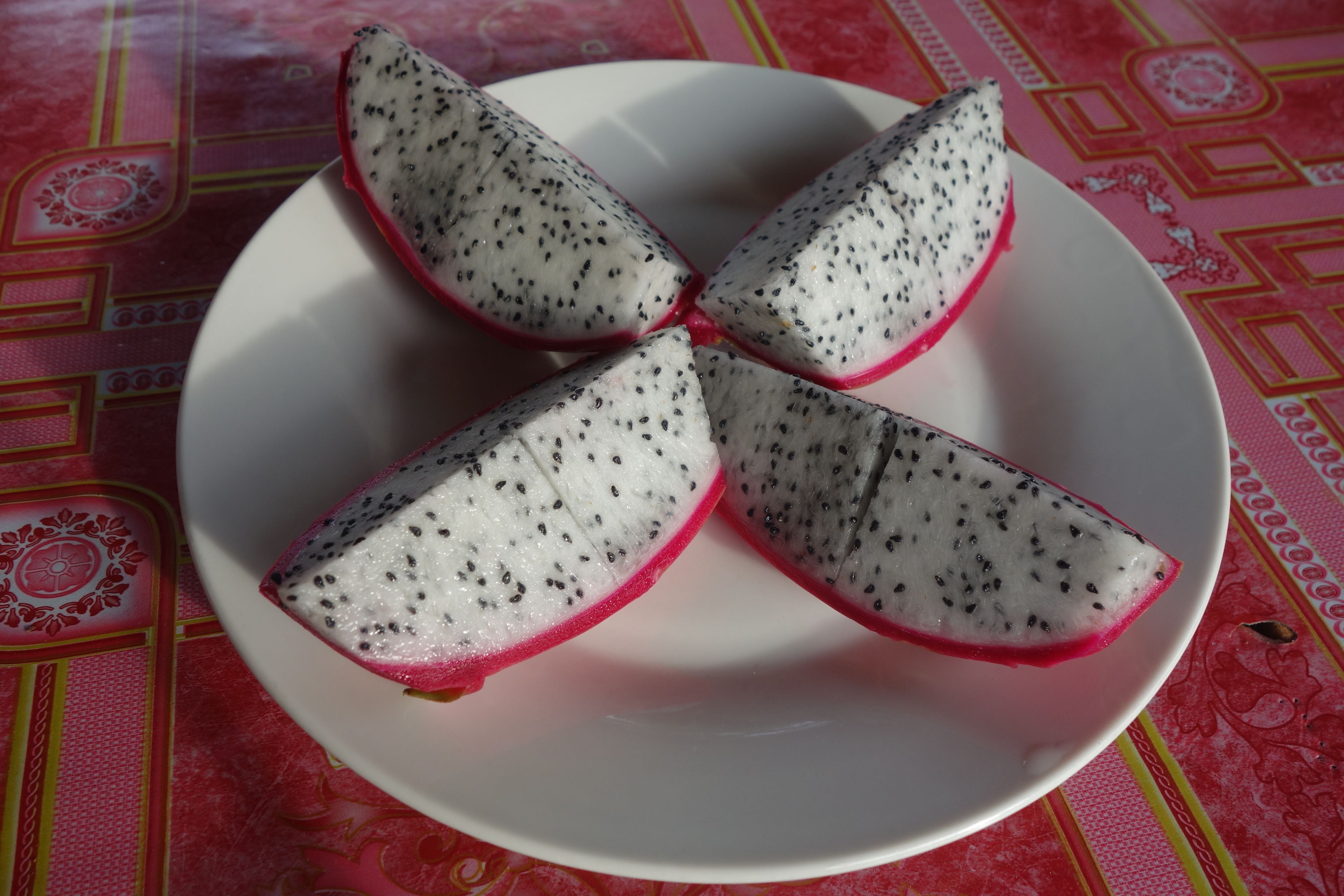 供应早餐、午餐和晚餐，地方菜