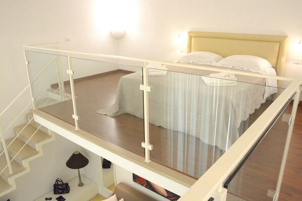 Premium bedding, in-room safe, desk, free cots/infant beds