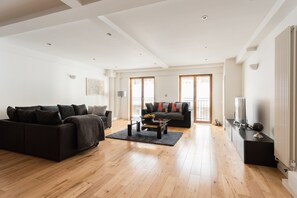 Apartment, Non Smoking (9993) | 2 bedrooms, premium bedding, soundproofing, iron/ironing board