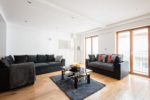 Apartment, Non Smoking (9993) | 2 bedrooms, premium bedding, soundproofing, iron/ironing board