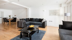 Apartment, Non Smoking (9993) | 2 bedrooms, premium bedding, soundproofing, iron/ironing board