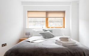 2 bedrooms, premium bedding, soundproofing, iron/ironing board - Platinum Apartment next to London Bridge 9995 (London)