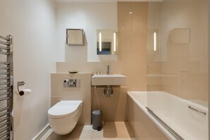 Apartment, Non Smoking (9994) | 2 bedrooms, premium bedding, soundproofing, iron/ironing board - Platinum Apartment next to London Bridge 9995 (London)