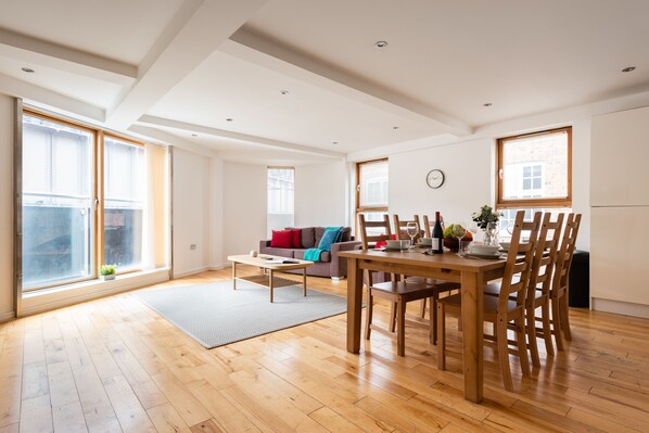 Economy Apartment, 2 Bedrooms | Living room | Flat-screen TV, Netflix