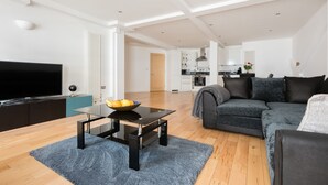 Apartment, Non Smoking (9993) | 2 bedrooms, premium bedding, soundproofing, iron/ironing board