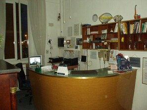 Lobby - Albergo Cavour SELF CHECK-IN (Livorno)