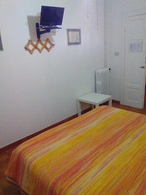 Escrivaninha, Wi-Fi de cortesia, roupa de cama