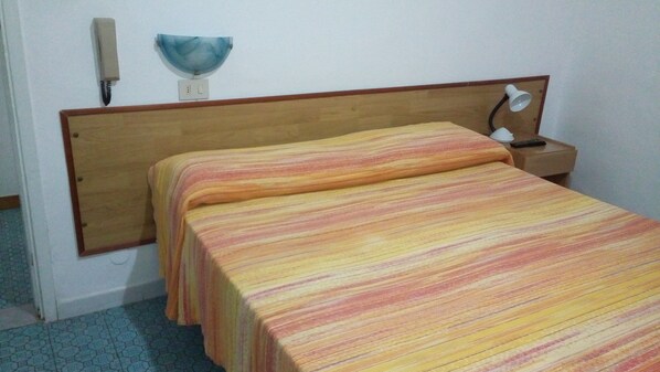 Quarto casal, suíte | Escrivaninha, Wi-Fi de cortesia, roupa de cama