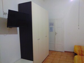Escrivaninha, Wi-Fi de cortesia, roupa de cama