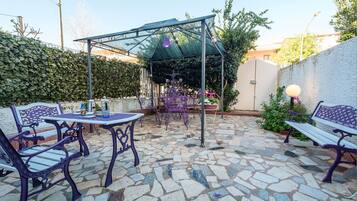 House, 2 Bedrooms | Terrace/patio