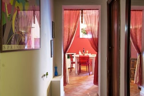 Hus, 2 soverom | Spiseområde på rommet