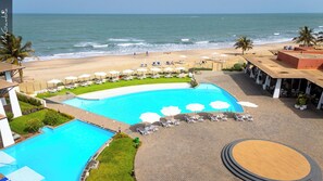 Bar en bord de piscine