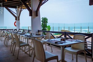 Breakfast, lunch, dinner served; international cuisine 