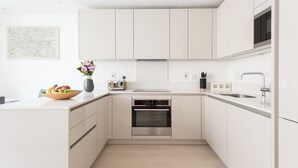 Apartment, 2 Bedrooms, Non Smoking | Private kitchen - Platinum Apartments in Camden 9985 (London)