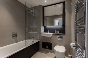 Apartment, 2 Bedrooms, Non Smoking | Bathroom