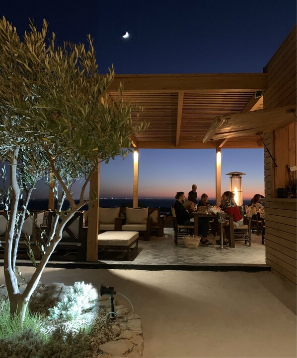 Bar junto a la piscina