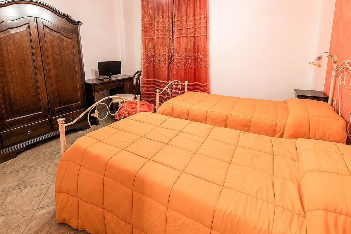 Individually furnished, soundproofing, free WiFi