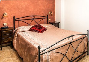 Individually furnished, soundproofing, free WiFi