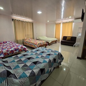 Chambre Quadruple | Wi-Fi gratuit, draps fournis