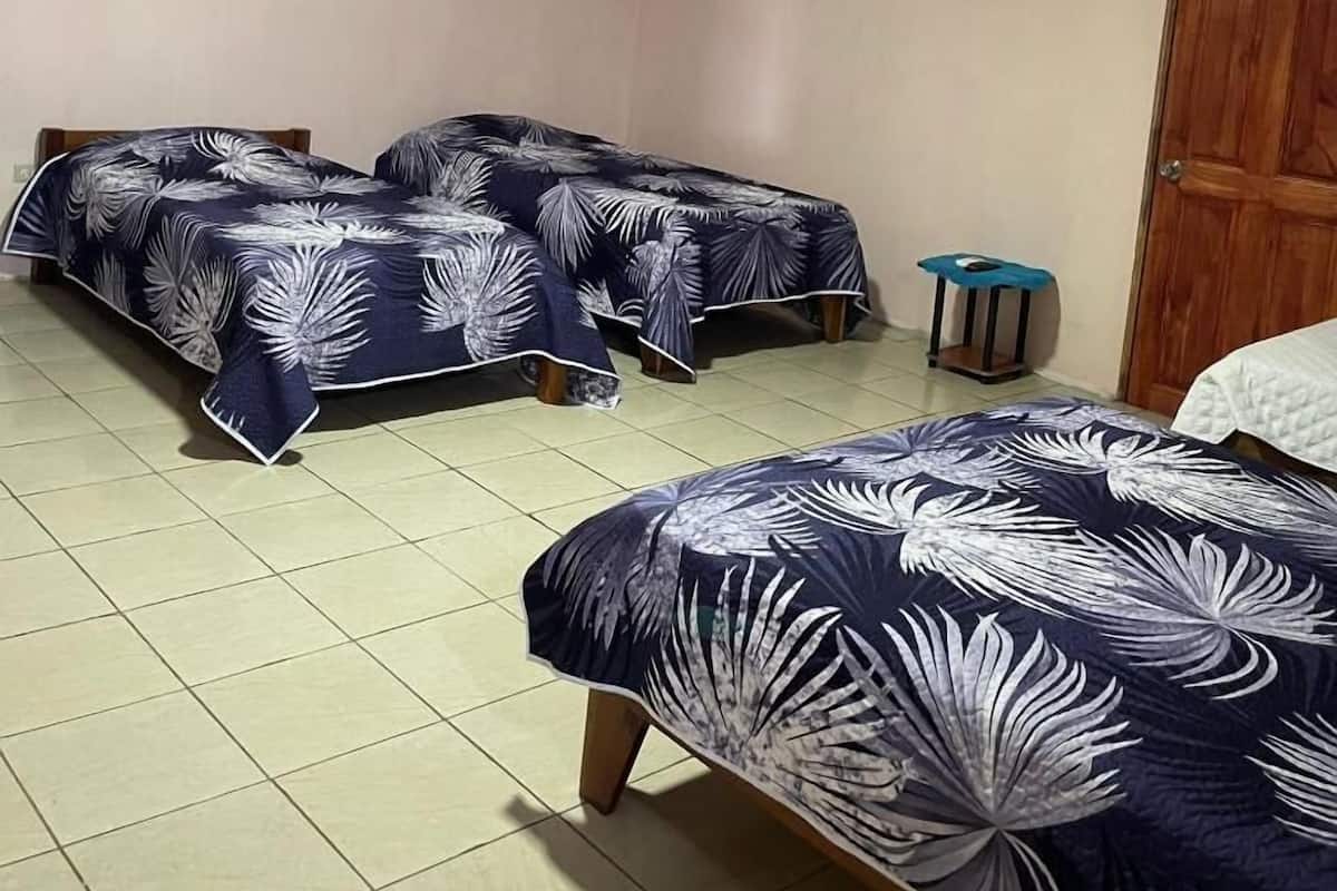 Kamar Quadruple | Wi-Fi gratis dan seprai linen