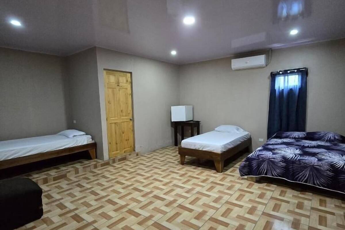 Studio | Wi-Fi gratis dan seprai linen