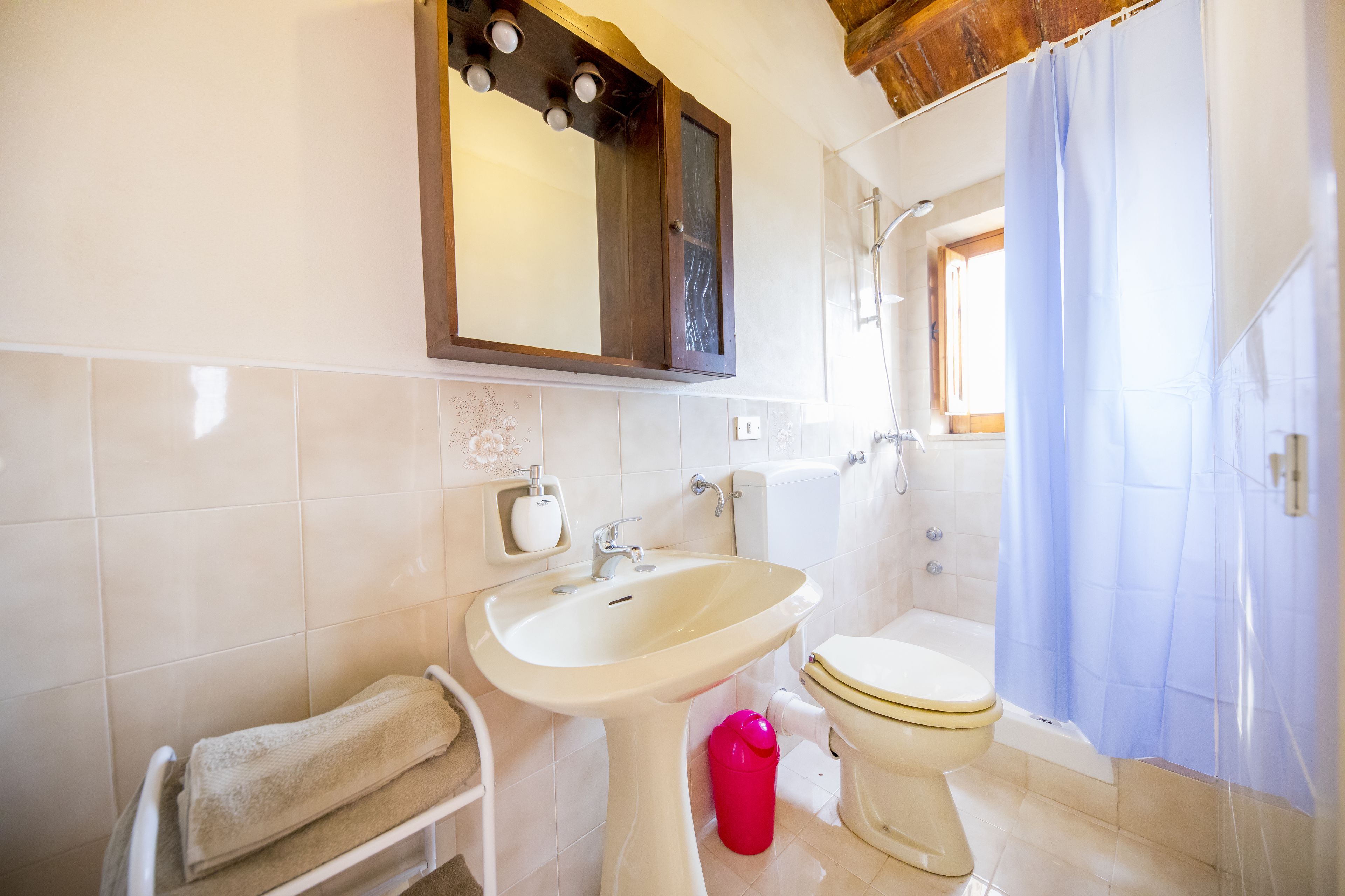 Apartment, 2 Schlafzimmer | Badezimmer | Dusche, Handtücher