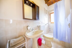 Apartment, 2 Bedrooms | Bathroom | Shower, towels - Cefalù Villa Salinelle (Cefalù)