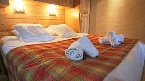 Apartment, 2 Bedrooms | Individually decorated, individually furnished, desk, cribs/infant beds
