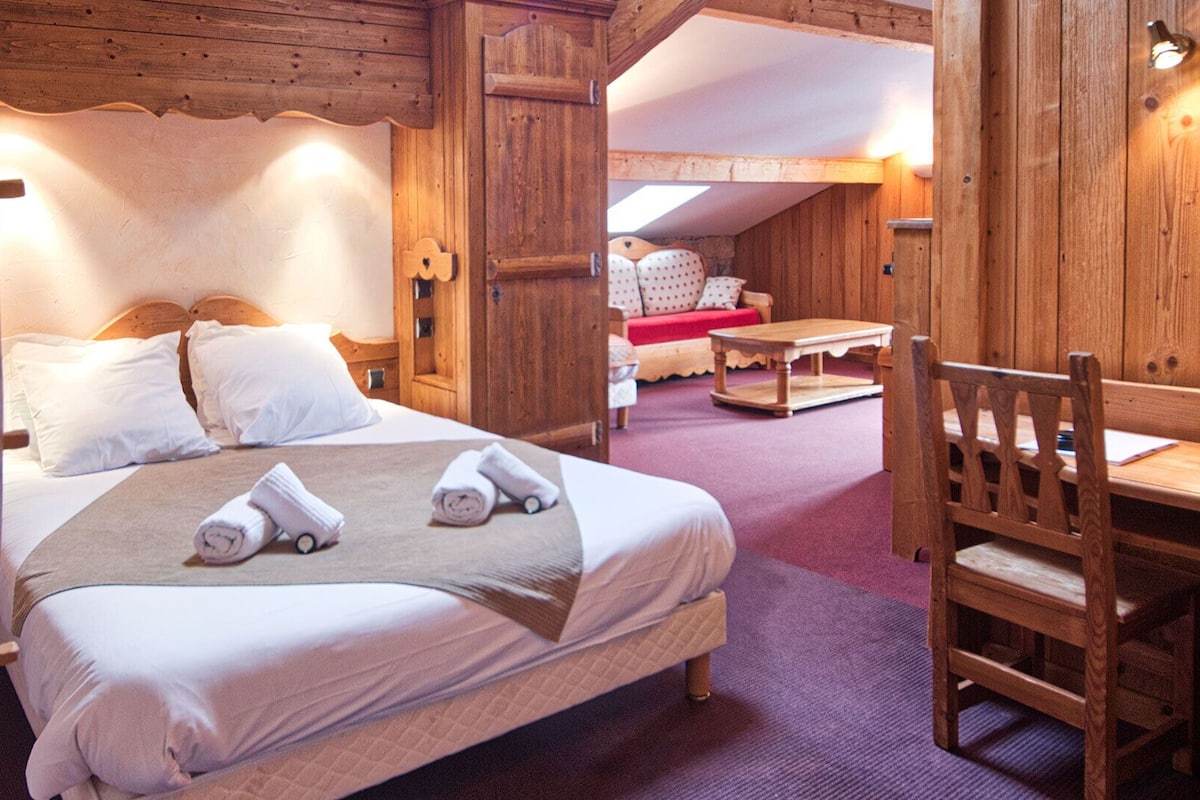 Junior suite (4) | Een bureau, babybedden (toeslag), gratis wifi, individueel gedecoreerd