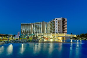 Indoor pool, 3 outdoor pools, open 10:00 AM to 7:00 PM, pool umbrellas -  Jupiter Albufeira Hotel - Family & Fun - All Inclusive 24h (Albufeira)