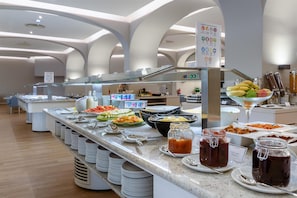 2 restaurants, breakfast, lunch served; local and international cuisine
